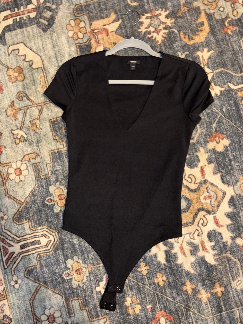 Express Body Contour V-Neck Short Sleeve Bodysuit
